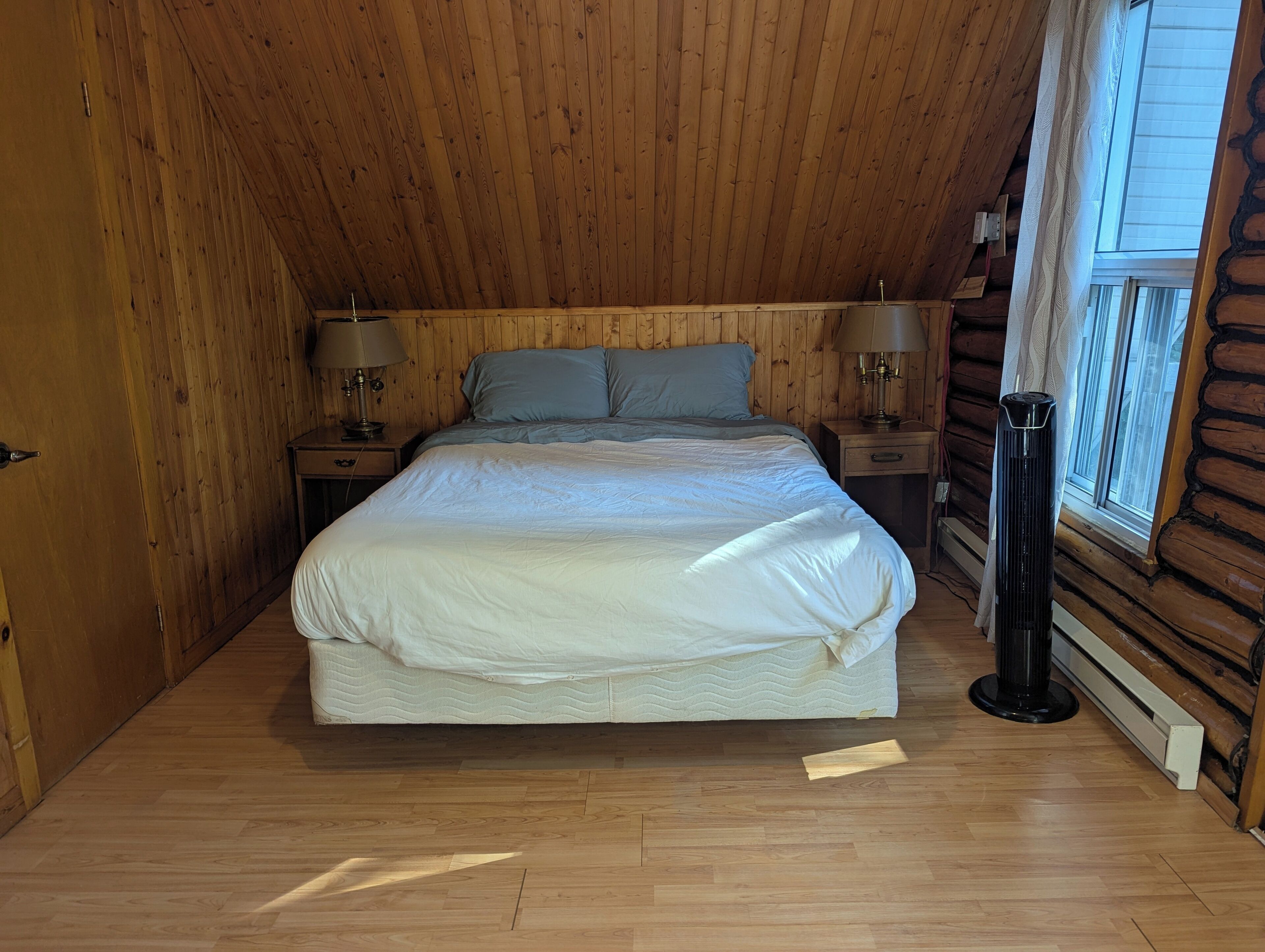 6 slaapkamers, een strijkplank/strijkijzer, wifi, beddengoed