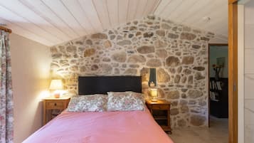 2 bedrooms, bed sheets