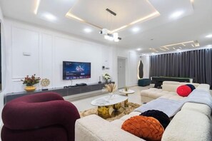 Apartament Comfort, balcó, vistes a la ciutat | Sala d'estar