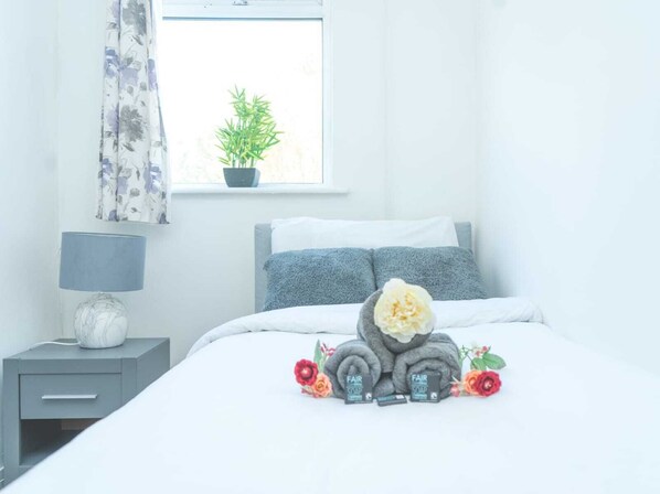 1 bedroom, iron/ironing board, internet, bed sheets