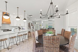 Dining - Gulf Views, Carriage House, Private Community Beach (Destin)