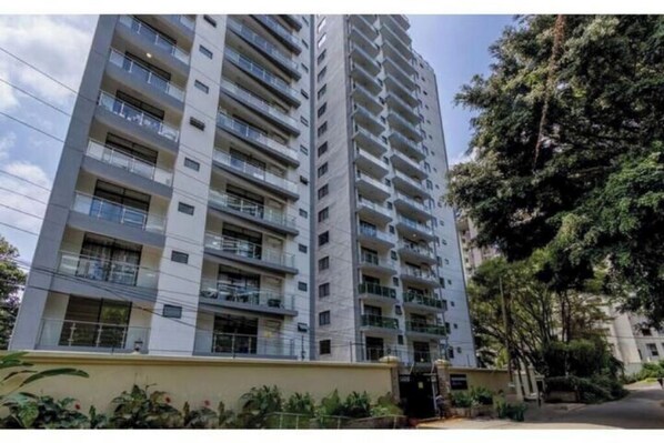 Exterior - Tranquil 2-bedroom apartment with AC in Nairobi (Nairobi)
