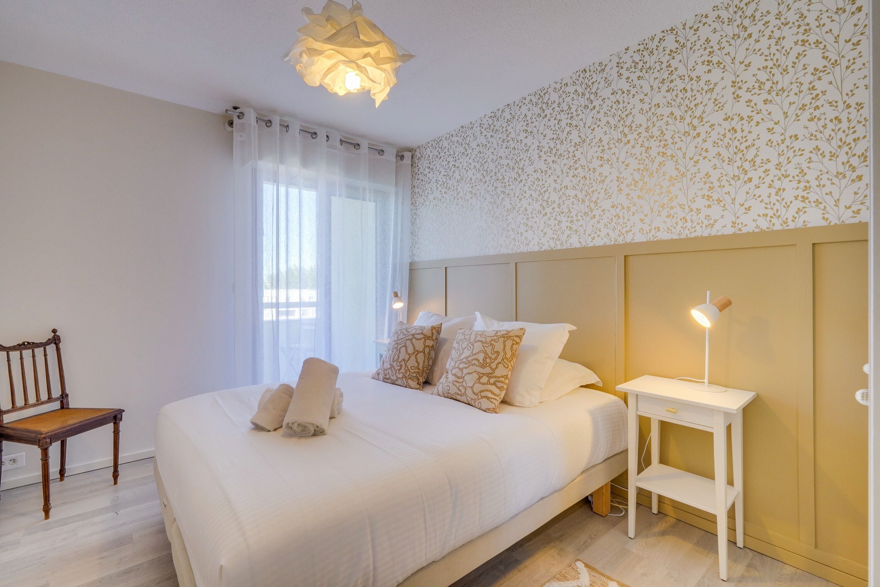 1 slaapkamer, een strijkplank/strijkijzer, gratis wifi, beddengoed