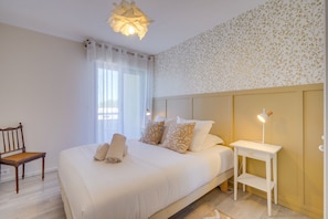 Iron/ironing board, free WiFi, bed sheets