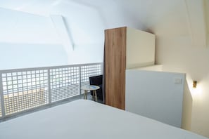 アイロン / アイロン台、WiFi (無料)、ベッドシーツ