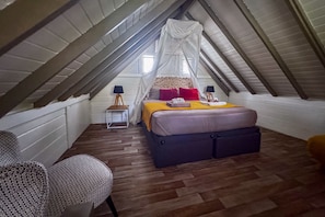 Iron/ironing board, free WiFi, bed sheets