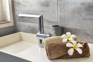 Hair dryer, towels - Lodge 1 -  Colibri - Jacuzzi Privé (Les Anses-d'Arlet)