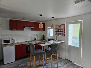 Micro-ondes, four, plaque de cuisson, lave-vaisselle