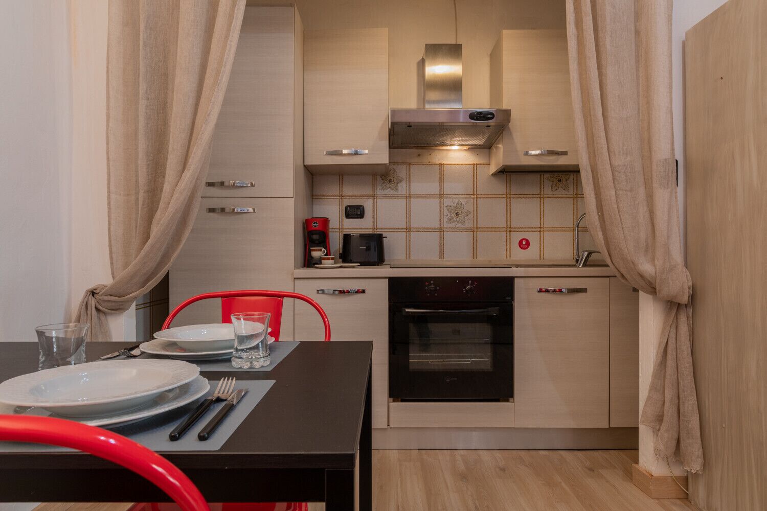 Frigorifero, forno, bollitore elettrico, tostapane