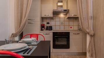 Frigorifero, forno, bollitore elettrico, tostapane