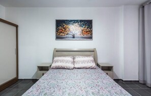 1 bedroom, free WiFi, bed sheets