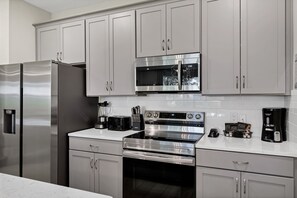 Fridge, oven, stovetop, dishwasher