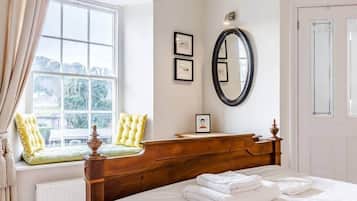 2 habitaciones, tabla de planchar con plancha, wifi y ropa de cama