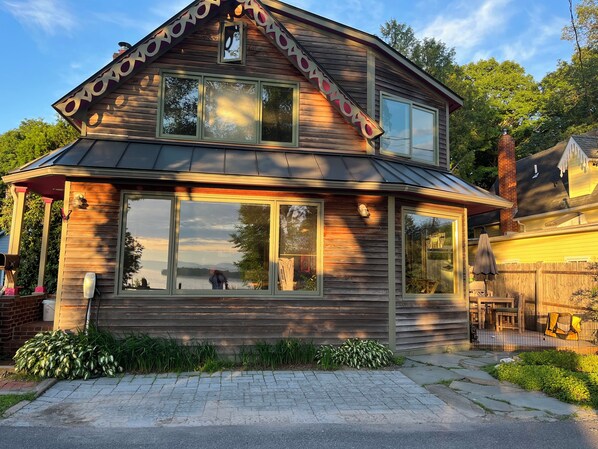 المنشأة من الخارج