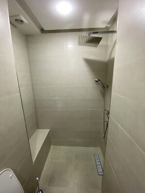 Shower, towels, soap, toilet paper
