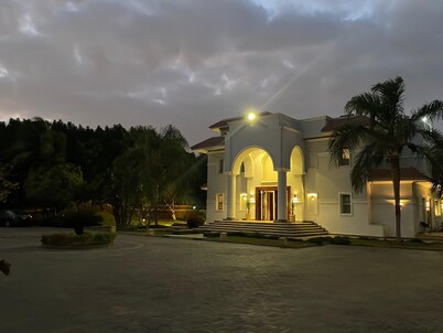 Fabulous 5-bedroom villa with AC in El Sheikh Zayed City