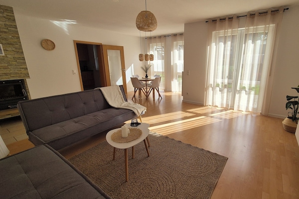 Televisión y chimenea