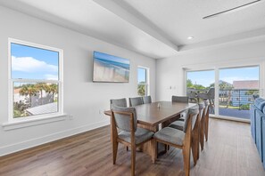 House, Multiple Beds (Flip Flop Living North) | Dining