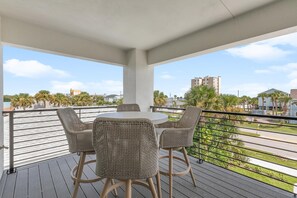 House, Multiple Beds (Flip Flop Living North) | Outdoor dining