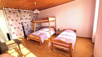 2 chambres, fer et planche Ă repasser, Wi-Fi gratuit, draps fournis