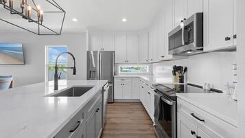 House, Multiple Beds (Flip Flop Living South) | Private kitchen