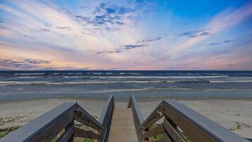 House, Multiple Beds (Flip Flop Living South) | Beach