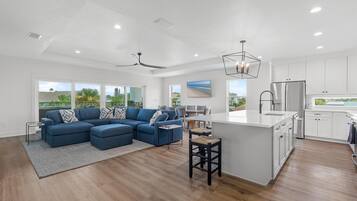 House, Multiple Beds (Flip Flop Living South) | Living area