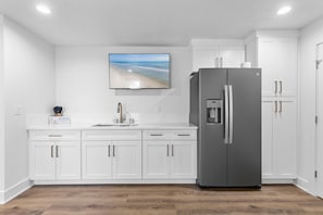 House, Multiple Beds (Flip Flop Living NSB) | Private kitchen