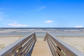 House, Multiple Beds (Flip Flop Living NSB) | Beach