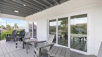 House, Multiple Beds (Flip Flop Living NSB) | Terrace/patio