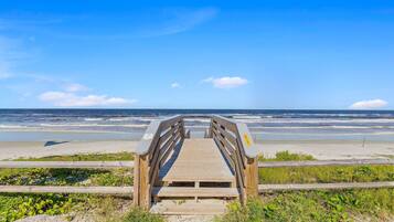 House, Multiple Beds (Flip Flop Living NSB) | Beach