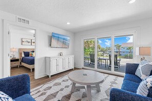 House, Multiple Beds (Flip Flop Living NSB) | Living area