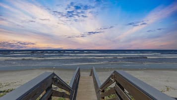 House, Multiple Beds (Flip Flop Living NSB) | Beach