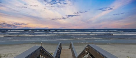 House, Multiple Beds (Flip Flop Living NSB) | Beach