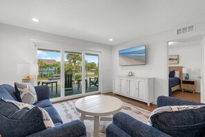 House, Multiple Beds (Flip Flop Living NSB) | Living area