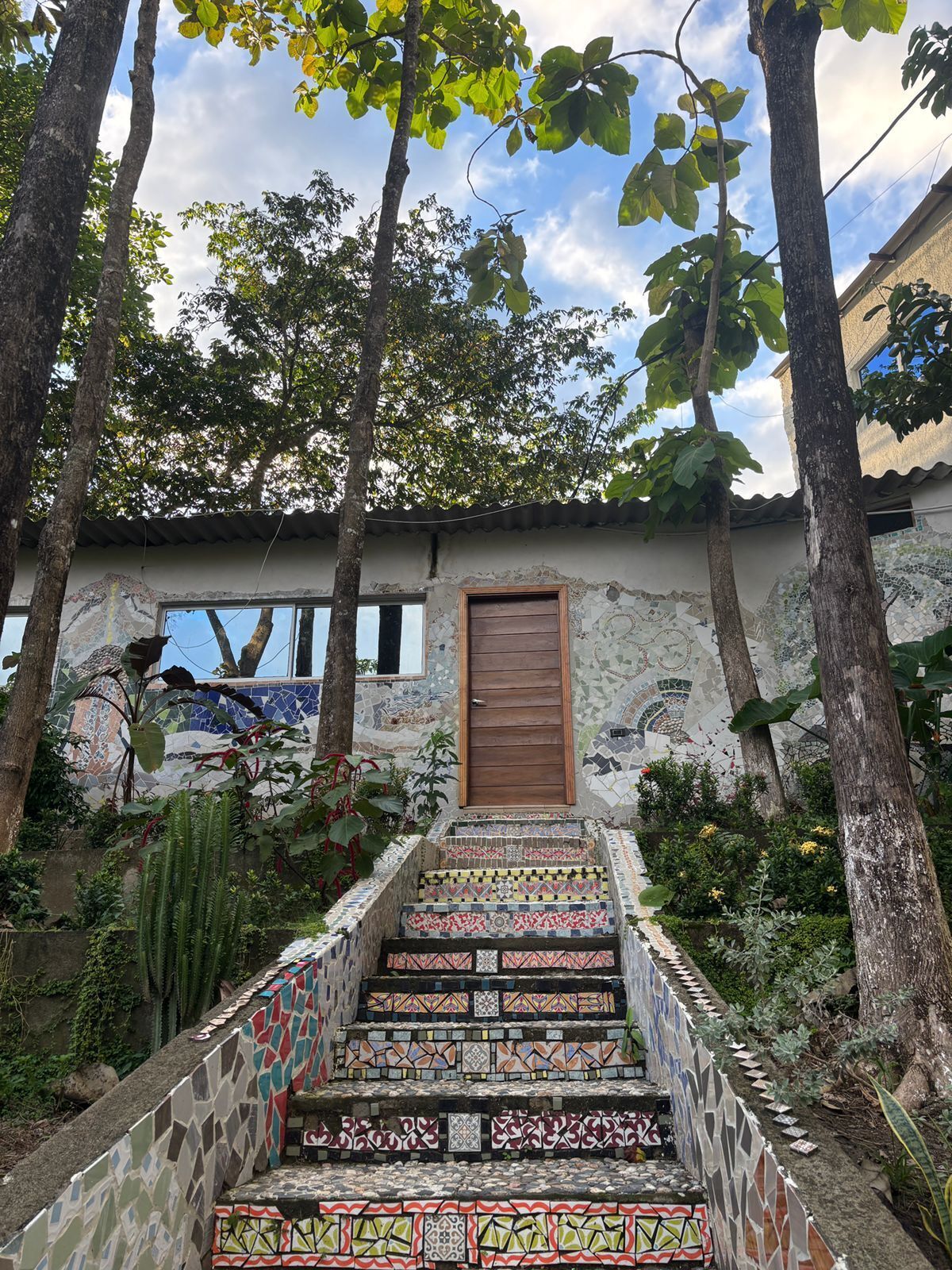 Vista frontal de la propiedad