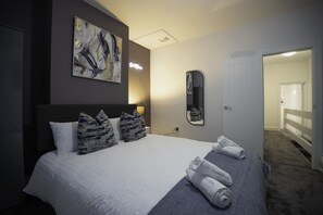 Iron/ironing board, Internet, bed sheets