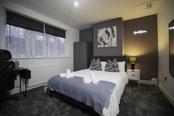 3 bedrooms, iron/ironing board, Internet, bed sheets