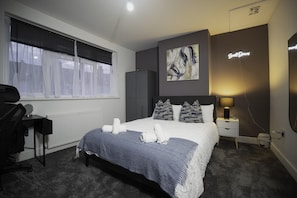 3 bedrooms, iron/ironing board, Internet, bed sheets