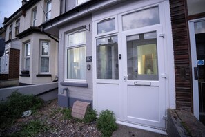 Exterior detail - Spacious 3BR Home + Parking (Rochester)