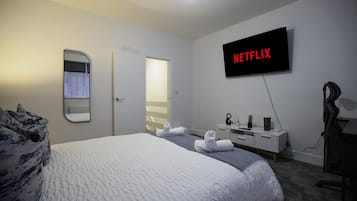 3 bedrooms, iron/ironing board, Internet, bed sheets