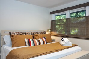 2 bedrooms, iron/ironing board, Internet, bed sheets