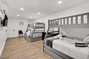 4 bedrooms, desk, iron/ironing board, free WiFi