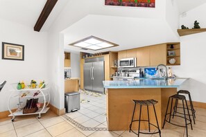 Micro-ondes, four, plaque de cuisson, lave-vaisselle