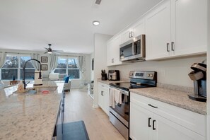 電子レンジ、オーブン、コンロ、食器洗い機