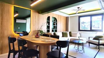 Romantic Duplex, Sea View | Blackout curtains, iron/ironing board, free WiFi