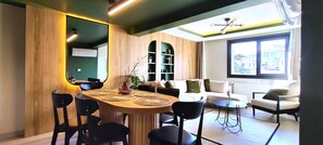 Appartement Duplex Romantique, vue mer | Rideaux occultants, fer et planche à repasser, Wi-Fi gratuit