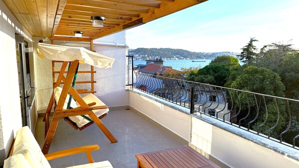 Romantic Duplex, Sea View | Terrace/patio - Flex Ortaköy (İstanbul)