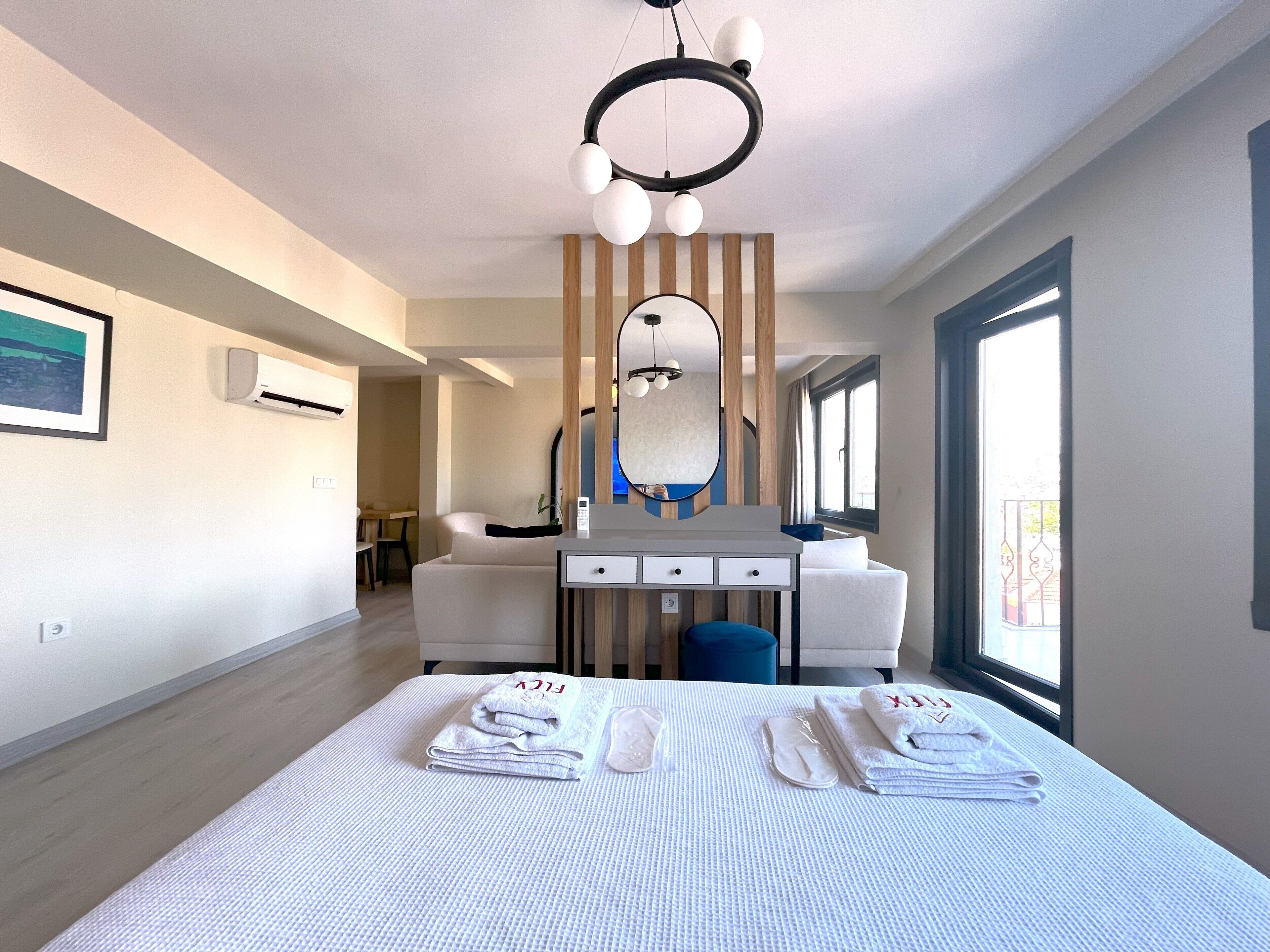 Exclusive Studio Suite, Balcony, Sea View | Blackout drapes, iron/ironing board, free WiFi