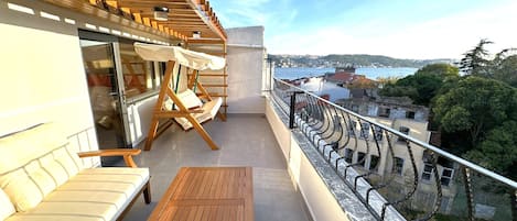 Romantic Duplex, Sea View | Terrace/patio